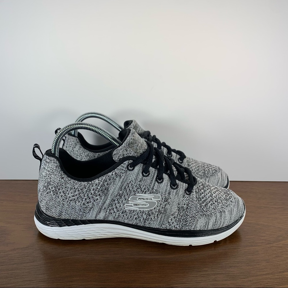 Skechers  7.5 Relaxed Memory Foam Sport Athletic Shoes Black Gray Excellent